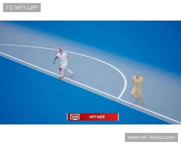 VAR技术应用讨论持续，如何平衡比赛公平性与流畅性成焦点。